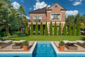 cost to build a backyard